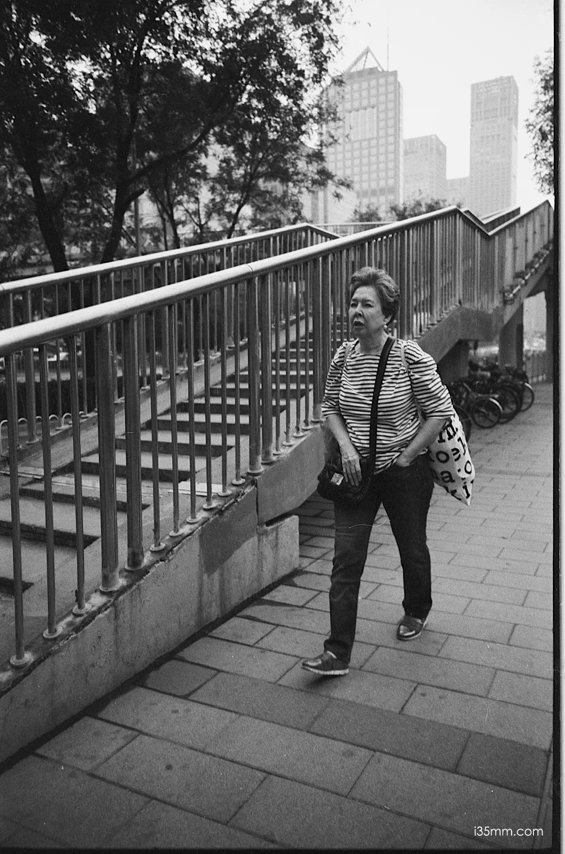 LEICA 28MM ELMARIT-M F/2.8 V1 9-ELEMENTS