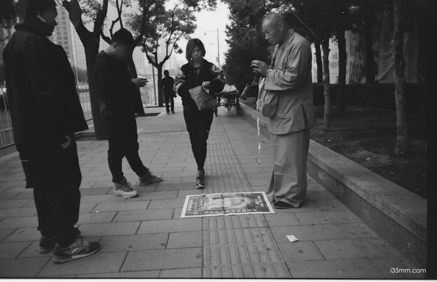 LEICA 28MM ELMARIT-M F/2.8 V1 9-ELEMENTS