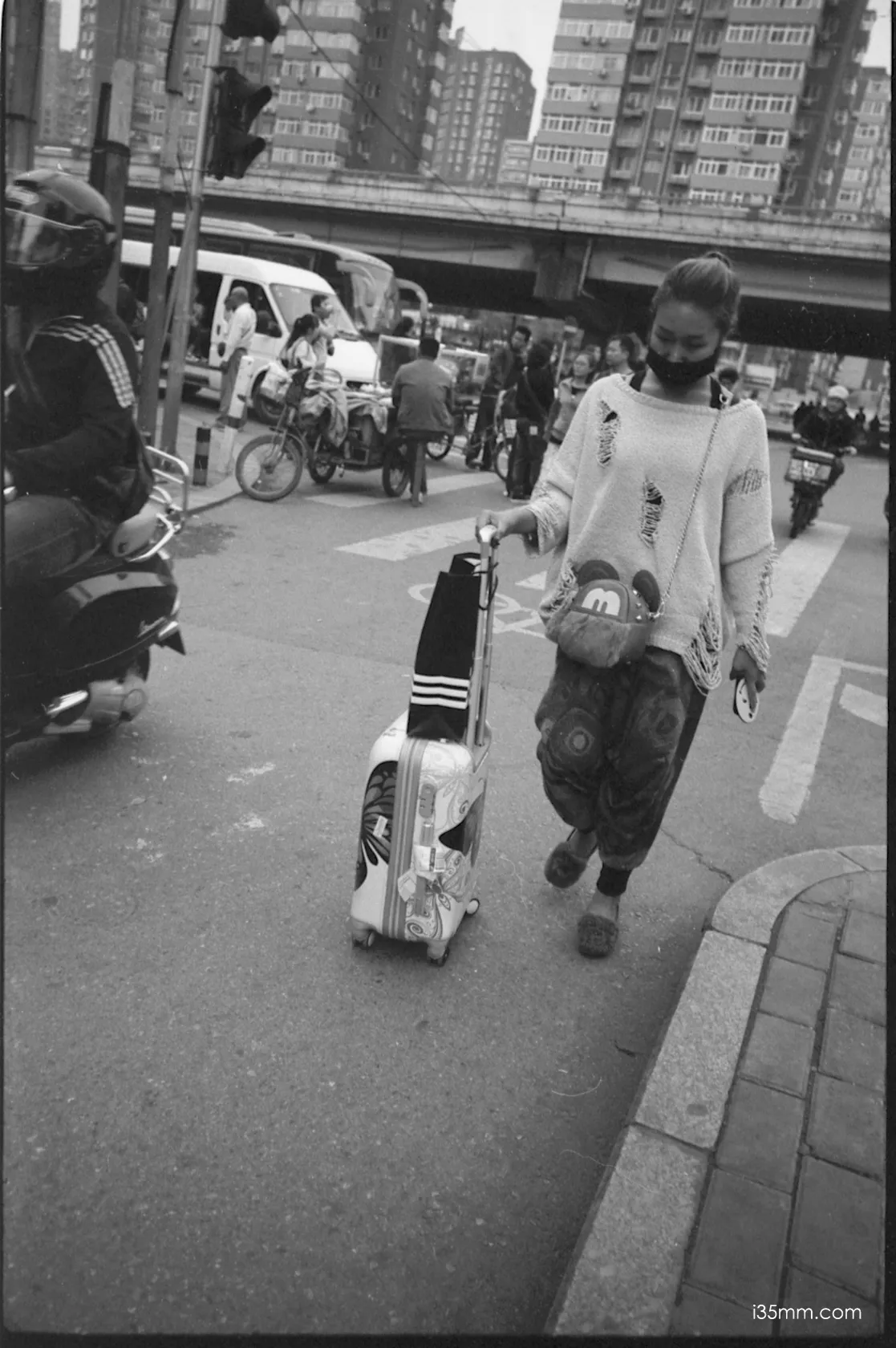 LEICA 28MM ELMARIT-M F/2.8 V1 9-ELEMENTS